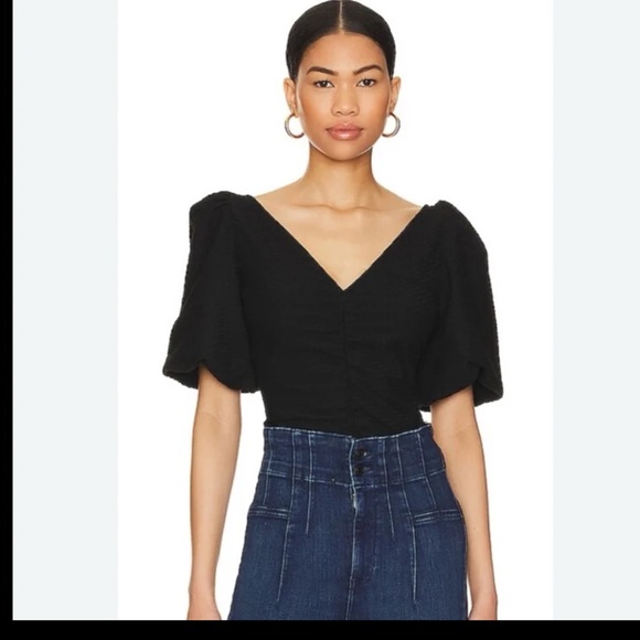 Free People Tops - Free People Cupcake Ruched Puff Sleeve Top in Black size Medium